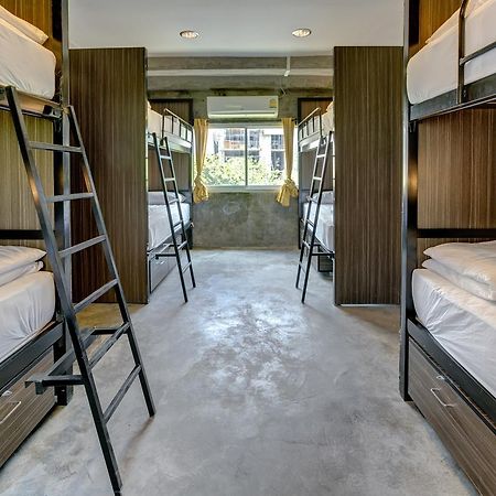 Revolution Hostel Asoke Bangkok Exteriér fotografie