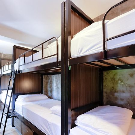 Revolution Hostel Asoke Bangkok Exteriér fotografie