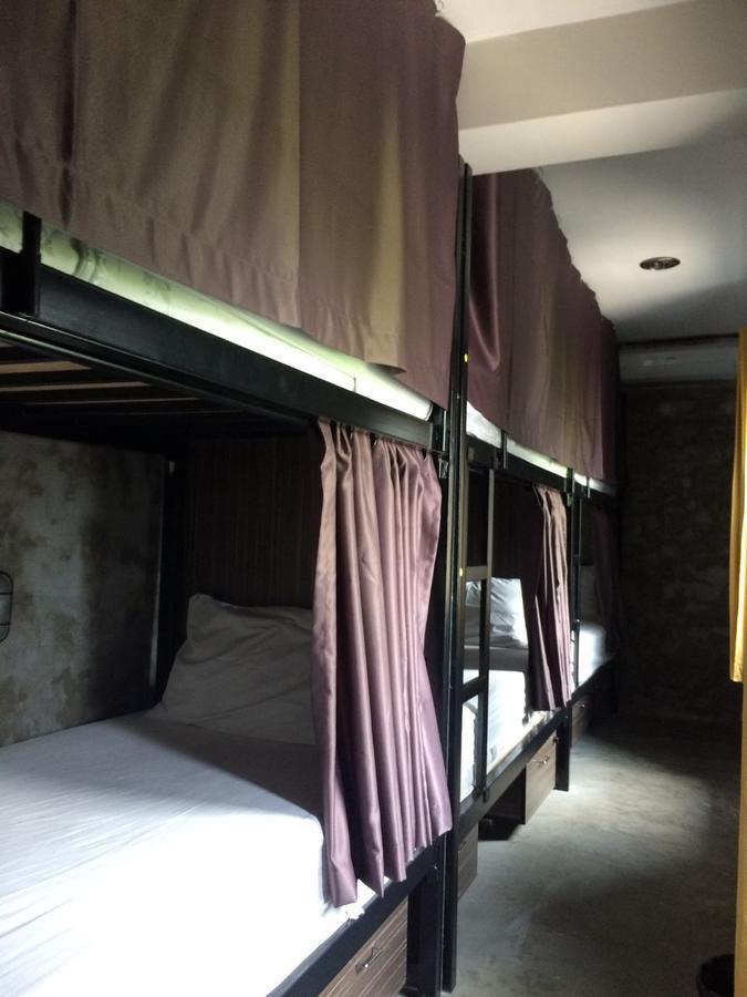 Revolution Hostel Asoke Bangkok Exteriér fotografie